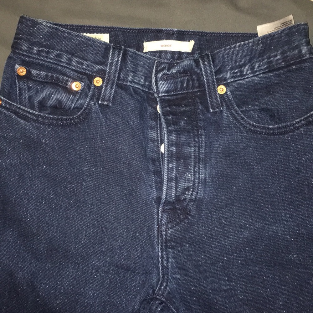 NWOT levi wedgie fit size 25
